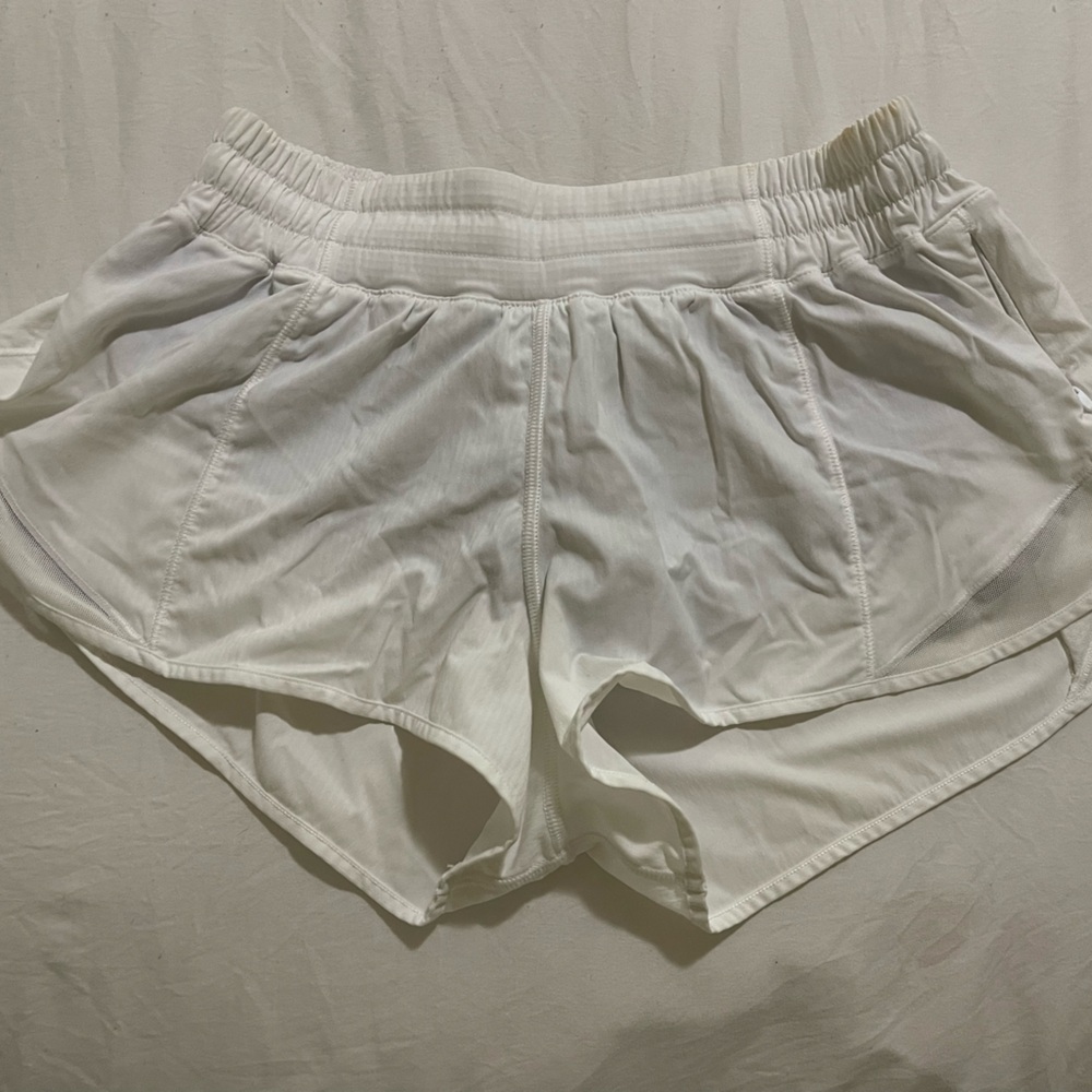 Lululemon Athletica White Hottie Hot, high-rise lined shorts, 2.5”